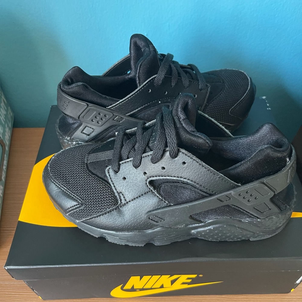 Nike Huarache Gently Used